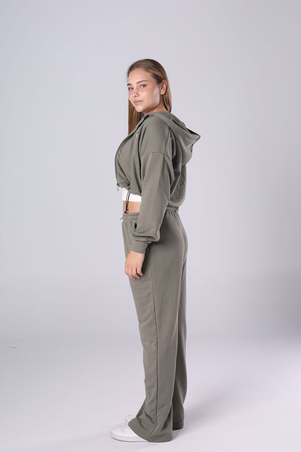 Cropped Full-Zip Tracksuit Set – 3 piece - Image 15