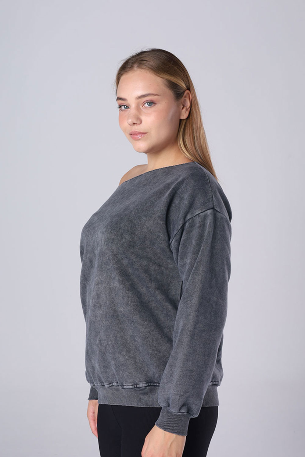 Off-Shoulder Fleece Sweatshirt - Image 33